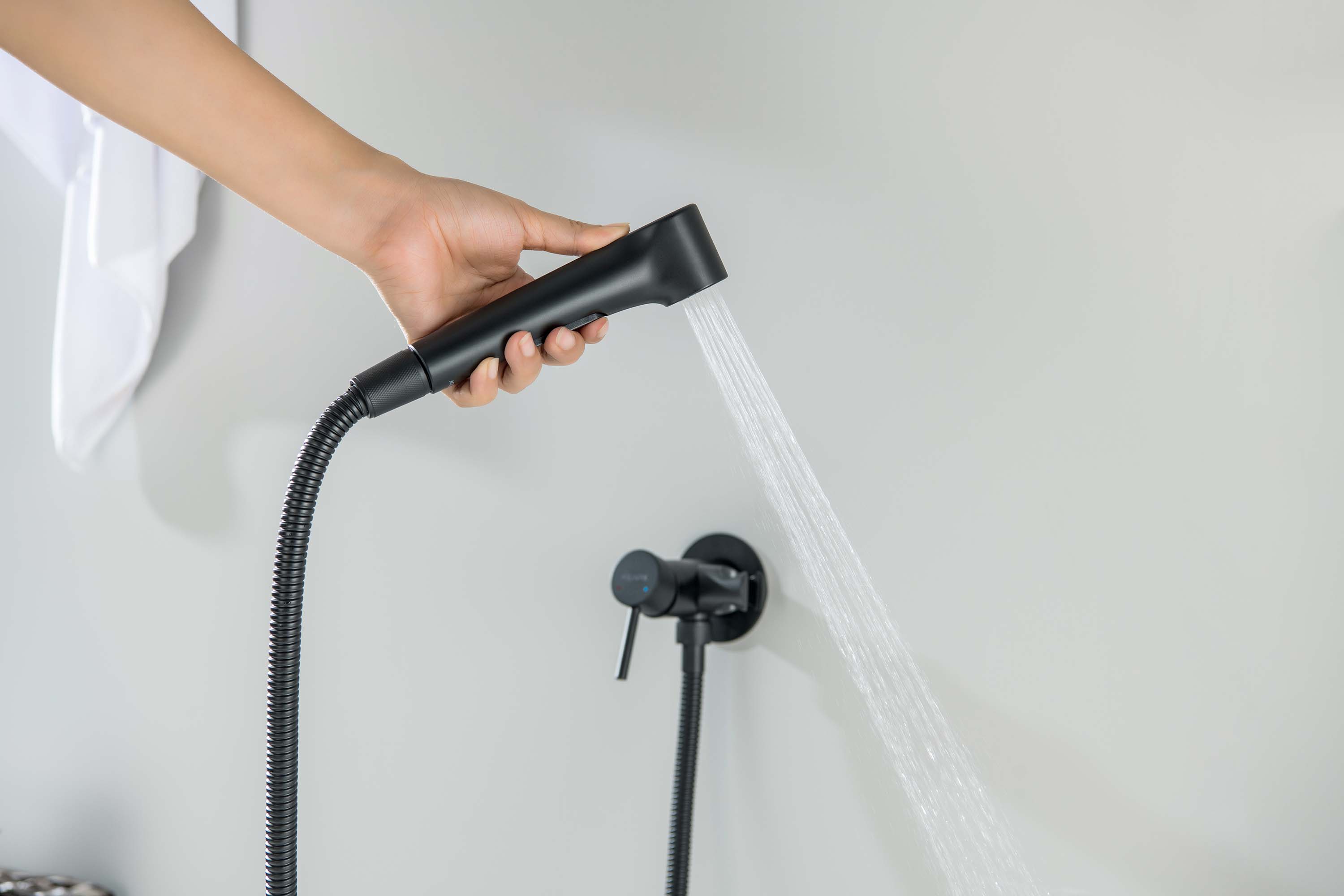 Встариваемый гигиенический комплект Европа AQ1020MB черный матовый Aquatek